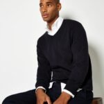 Kit Arundel v-neck sweater long sleeve (classic fit) - Knitted Jumpers | Xcel UK