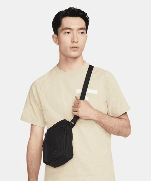 Nike Nike elemental premium crossbody bag