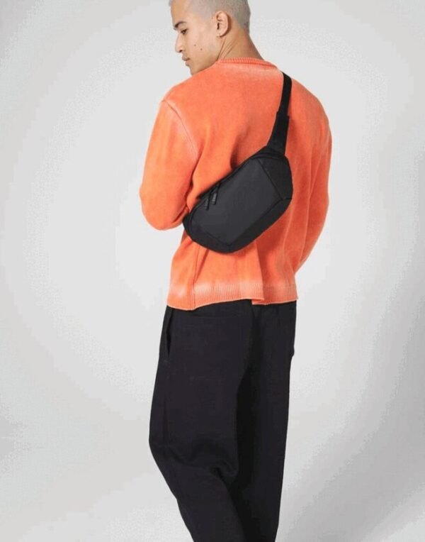 Bagbase EVERYDAY CARRY 5 LITRE CROSS BODY — Custom Embroidery Available