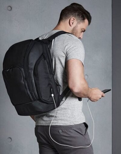 Quadra QD910 Pro-Tech Charge Backpack